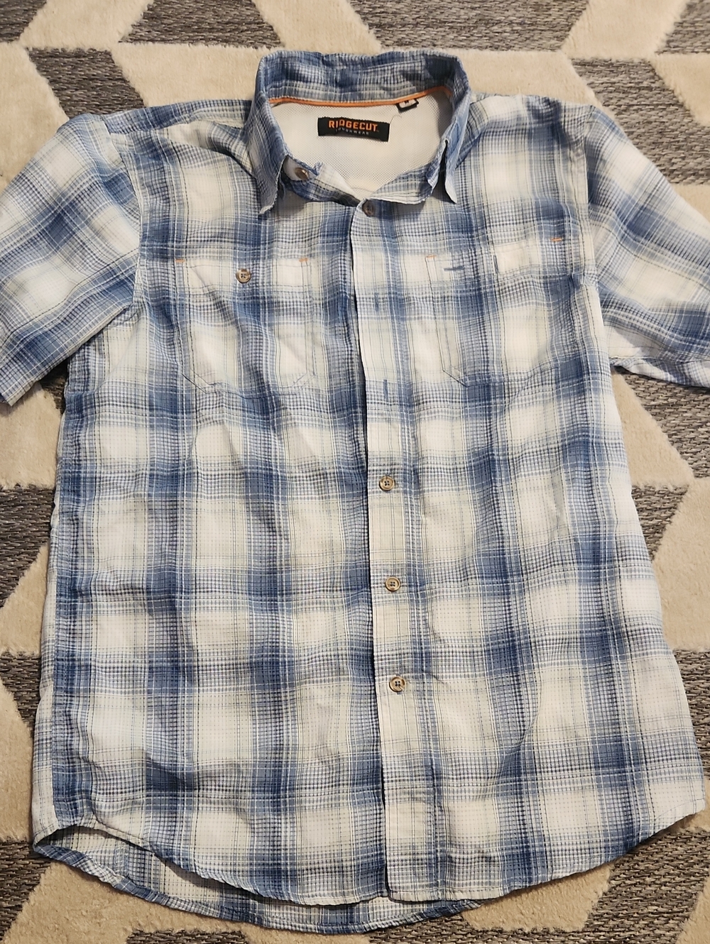 Ridgecut Men’s Blue and White Plaid Short-Sleeve Button-Down Shirt